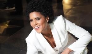 Francisca recibe una estrella en el Paseo de la fama de Azua, el pueblo que la vio nacer