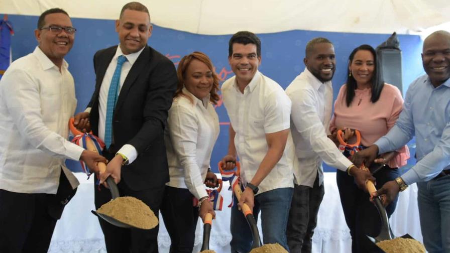 Wellington Arnaud deja iniciado trabajos de obra pluvial en San Pedro de Macorís