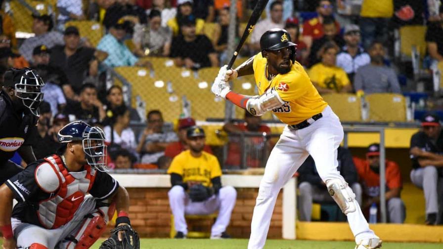 Leones del Escogido y Orlando Calixte acuerdan contrato