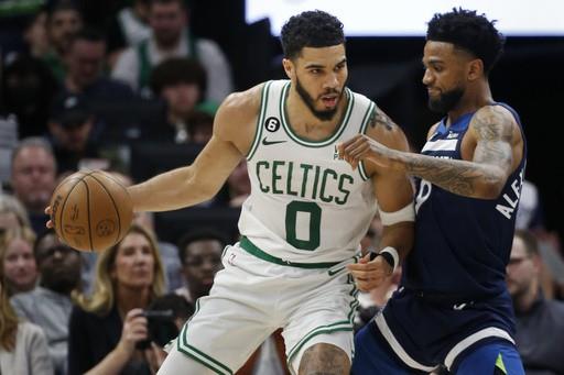 Celtics resisten para imponerse a MInnesota Timberwolves