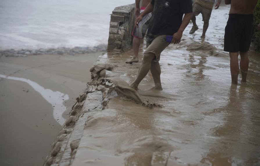 Lluvias dejan un muerto, desaparecidos y destrucción en Lima y norte de Perú