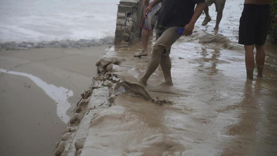 Lluvias dejan un muerto, desaparecidos y destrucción en Lima y norte de Perú