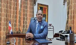 Juez ordena suspensión de alcalde de La Romana Juan Adames y posicionar a su esposa