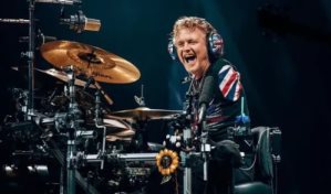 Un joven de 19 años ataca en Florida al baterista de la banda de rock Def Leppard