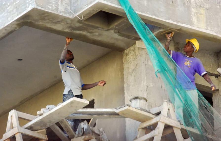 Proponen regularizar haitianos que trabajan en sector de la construcción