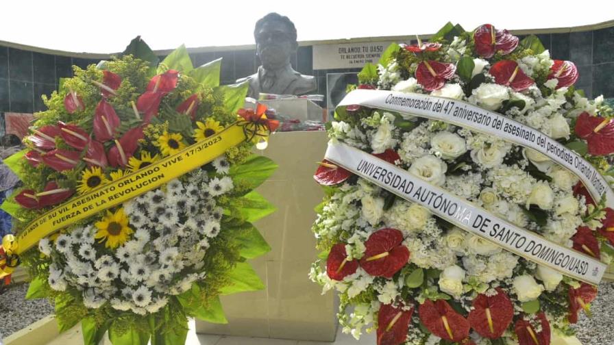 “48 flores para Orlando Martínez a 48 años de su vil asesinato”