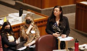 Gobernadora de Nuevo México anula prohibiciones al aborto