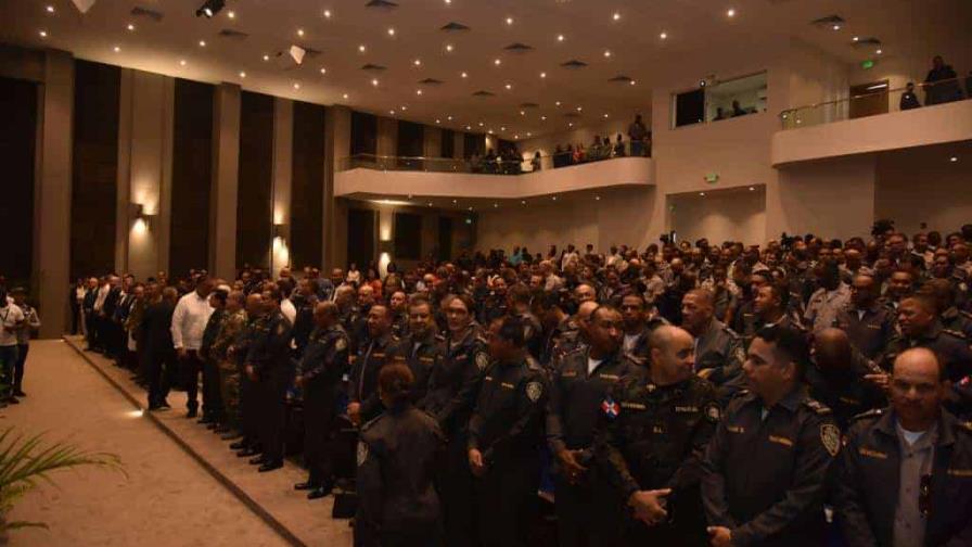 Ministerio de Interior rinde homenaje póstumo a 80 policías caídos en servicio Ministerio de Interior rinde homenaje póstumo a 80 policías caídos en servicio