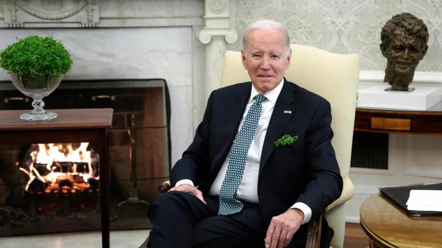 Biden pide al Congreso reforzar las sanciones contra los ejecutivos bancarios