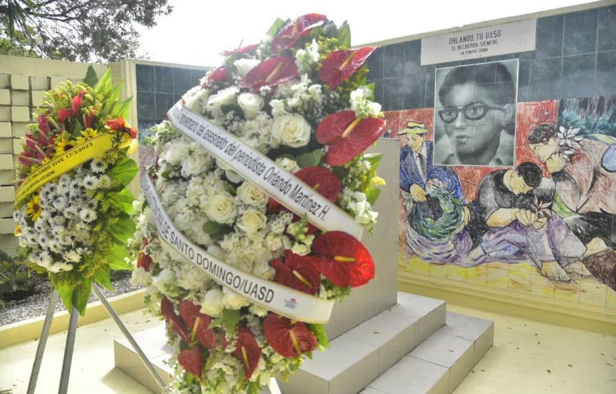 “48 flores para Orlando Martínez a 48 años de su vil asesinato”