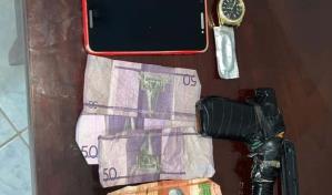 Apresan a dos hombres acusados de asaltar una banca de lotería en Hato Mayor