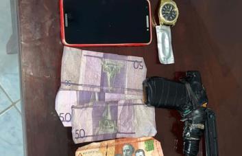 Apresan a dos hombres acusados de asaltar una banca de lotería en Hato Mayor
