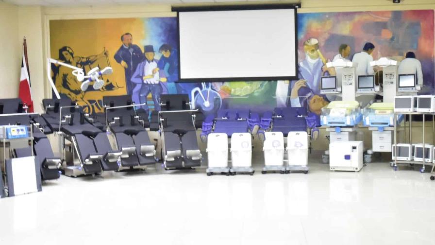 Entregan equipos en el hospital Taiwán de Azua valorados en más de RD$7 millones Entregan equipos en el hospital Taiwán de Azua valorados en más de RD$7 millones