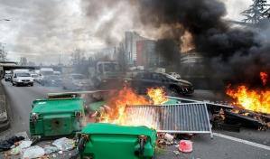 Bloqueos en Par&iacute;s tras una noche de disturbios contra la reforma de pensiones