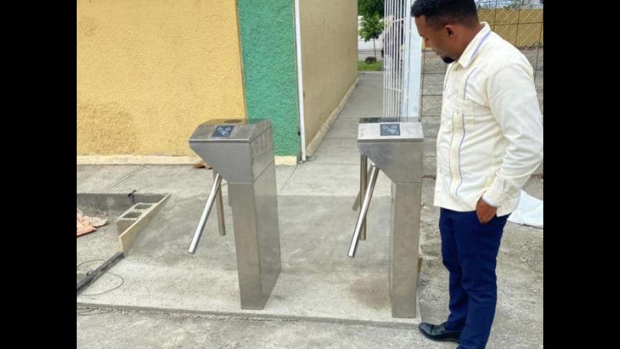 Liceo en Bonao instalará pasímetro para notificar a padres la llegada de sus hijos Liceo en Bonao instalará pasímetro para notificar a padres la llegada de sus hijos