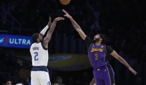 Mavs derrotan a Lakers con triple de Kleber sobre la bocina