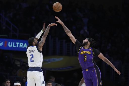 Mavs derrotan a Lakers con triple de Kleber sobre la bocina