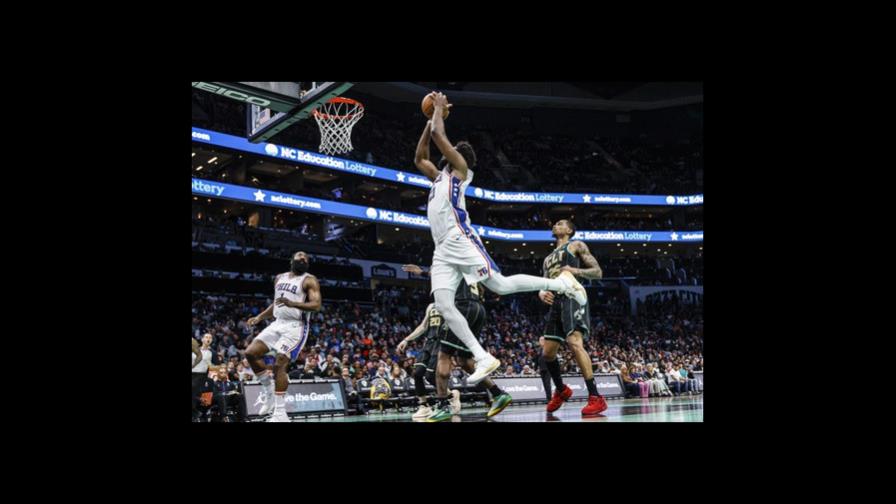 Los 76ers apalean 121-82 a los Hornets; Embiid logra 38 puntos Los 76ers apalean 121-82 a los Hornets; Embiid logra 38 puntos