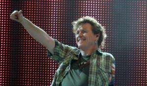 Un joven de 19 años ataca en Florida al batería de Def Leppard