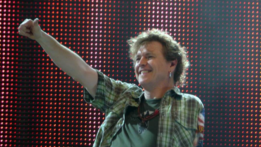 Un joven de 19 años ataca en Florida al batería de Def Leppard