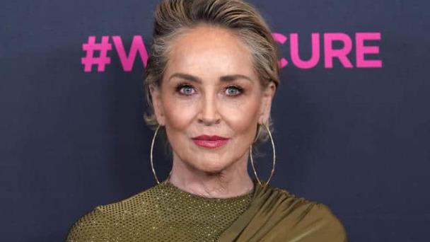 Sharon Stone confiesa que perdió la mitad de su fortuna tras el colapso de dos bancos en EEUU