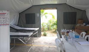 Vacío absoluto de pacientes en hospital móvil de Villa Liberación