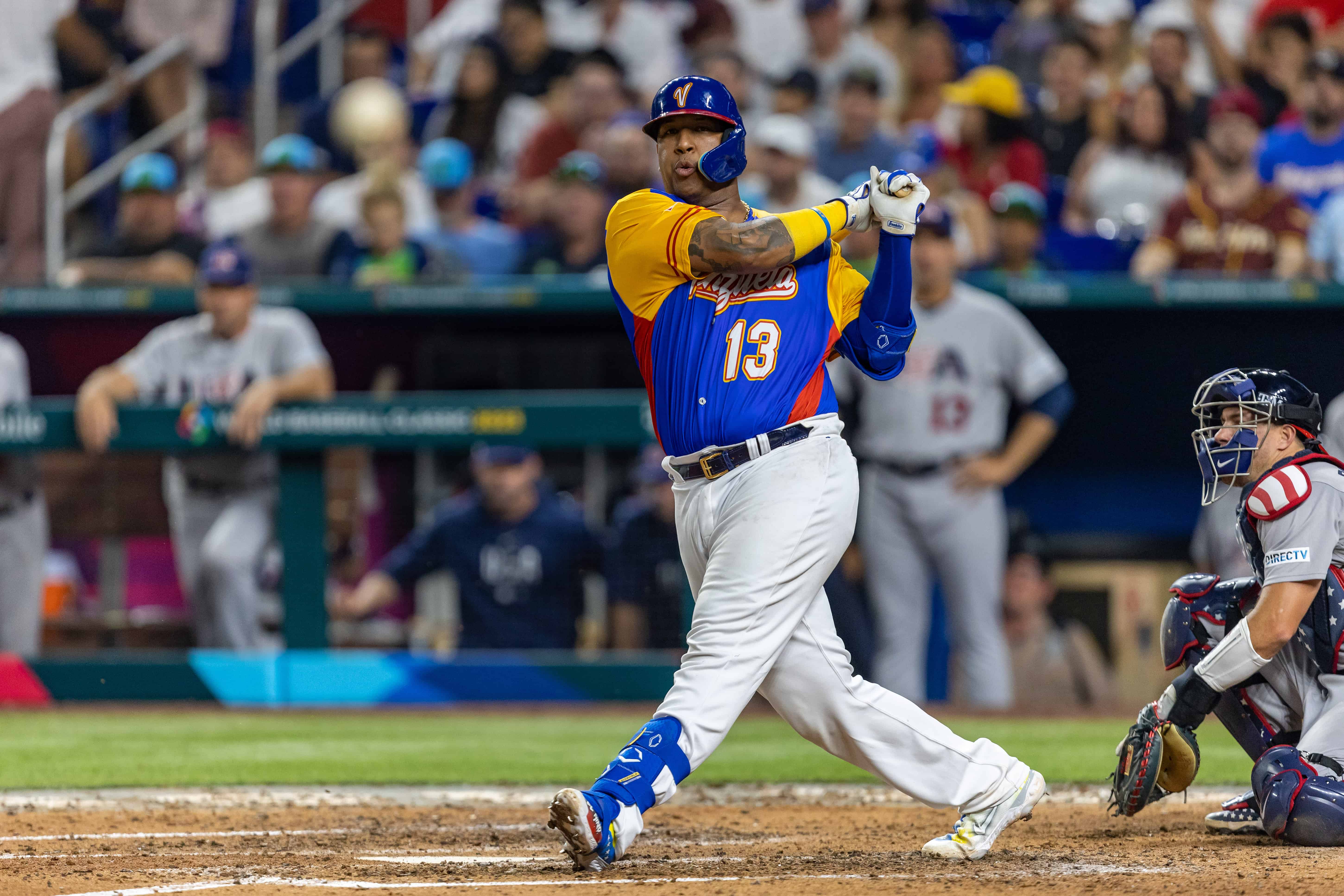 Salvador Pérez, más valioso del Pool D, conectó de 4-1 e impulsó una de las anotaciones de Venezuela.