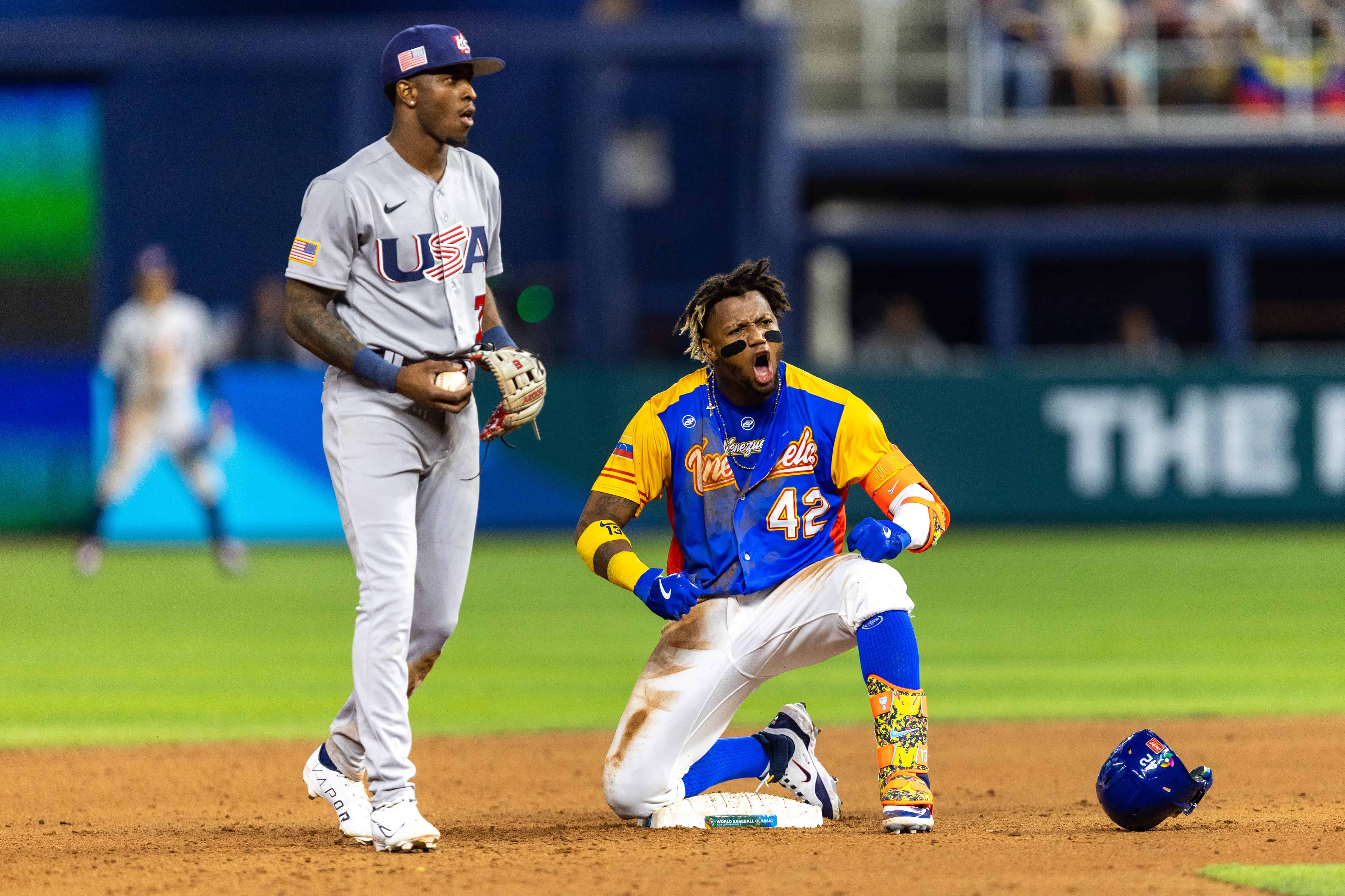 Ronald Acuña Jr intentó generar una reacción cerrando el octavo inning, pero tras conectar un doble el relevo de Estados Unidos silenció los bates venezolanos.