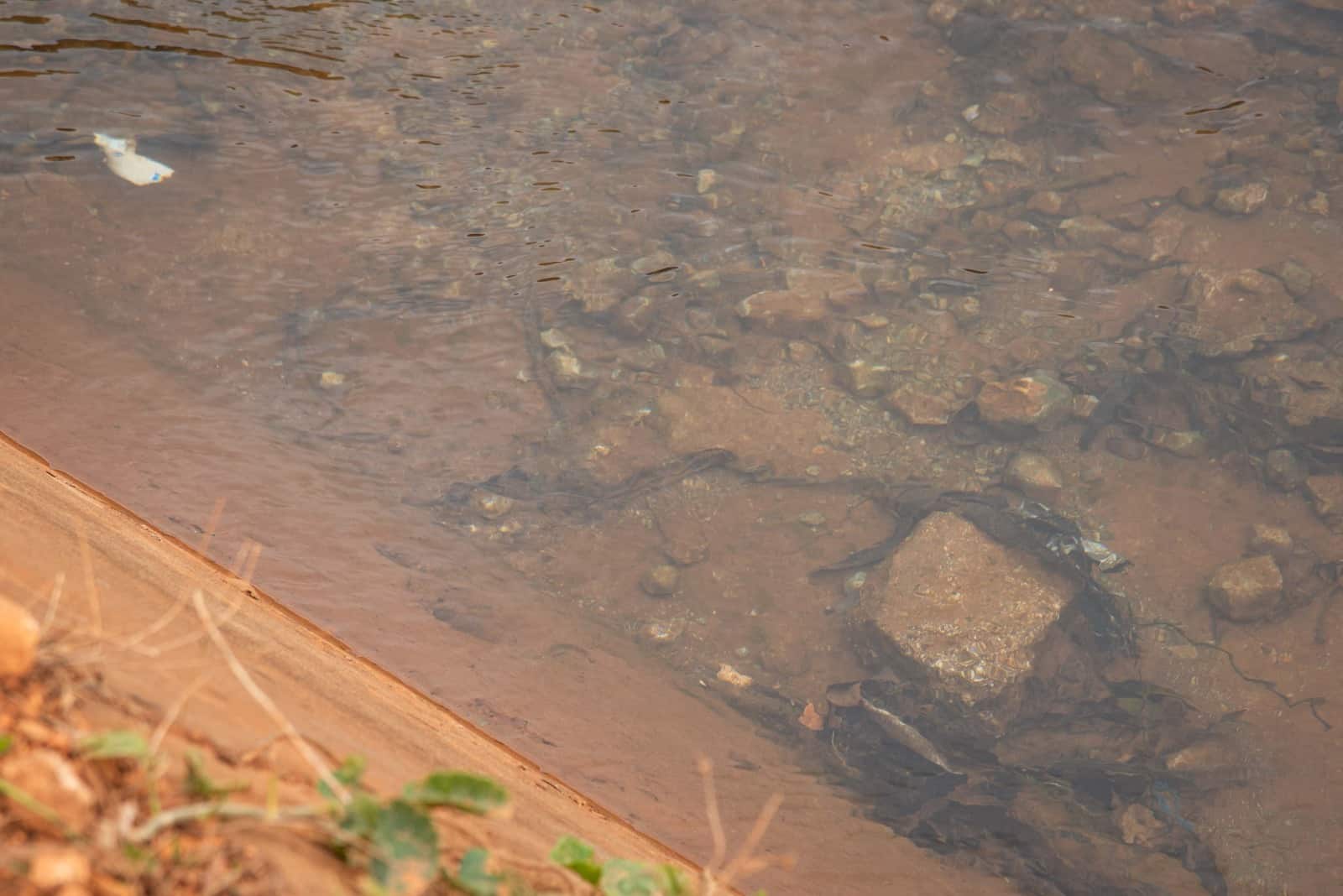 Hoyos de tubería en canal de Egehid.