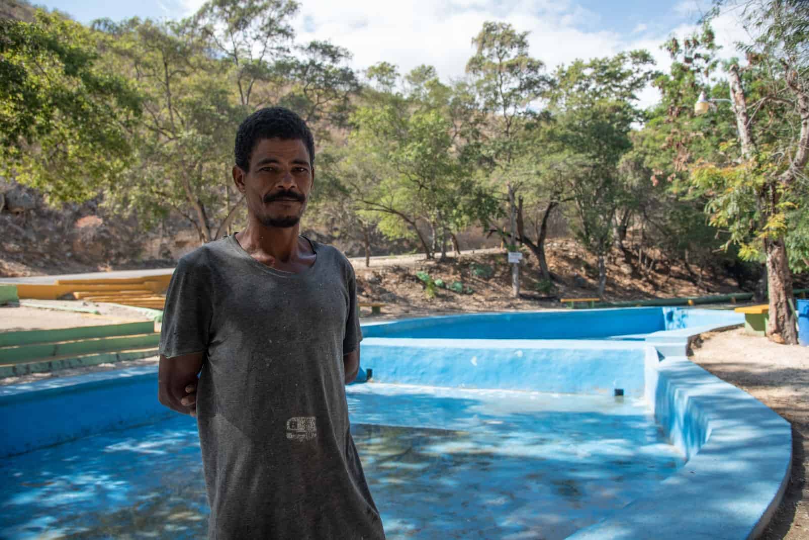 Miguel, encargado de mantenimiento del balneario. 