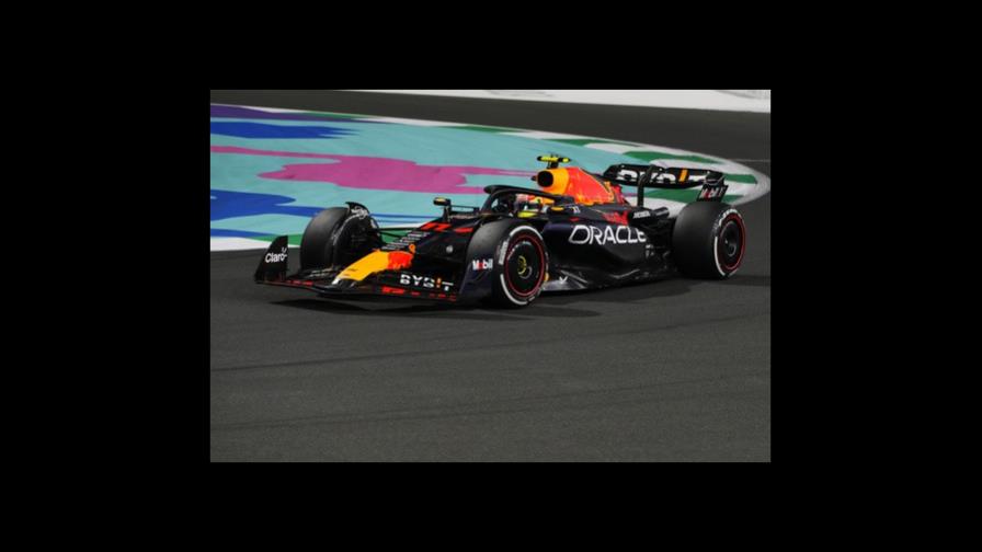 Sergio Pérez gana en Arabia Saudí tras resistir carga de Verstappen Sergio Pérez gana en Arabia Saudí tras resistir carga de Verstappen