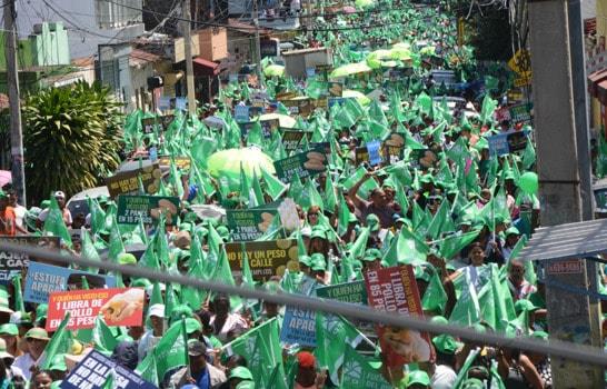 Mujeres de la Fuerza del Pueblo marchan contra los costos de los alimentos