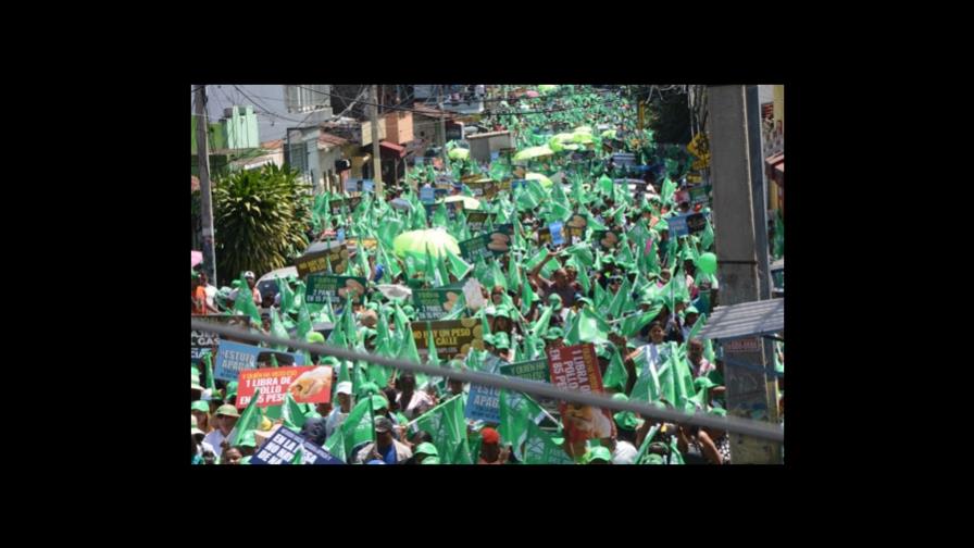 Mujeres de la Fuerza del Pueblo marchan contra los costos de los alimentos