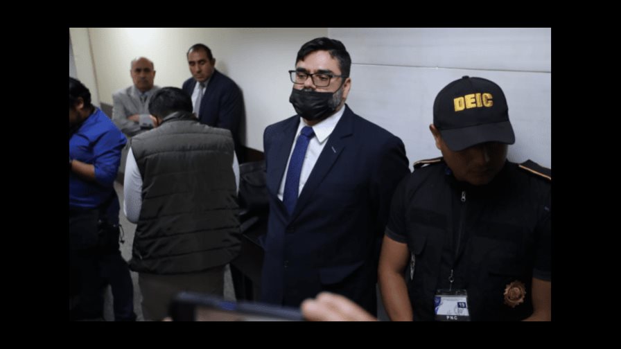 Exviceministro de Guatemala, acusado de fraude, se entrega a la Justicia Exviceministro de Guatemala, acusado de fraude, se entrega a la Justicia