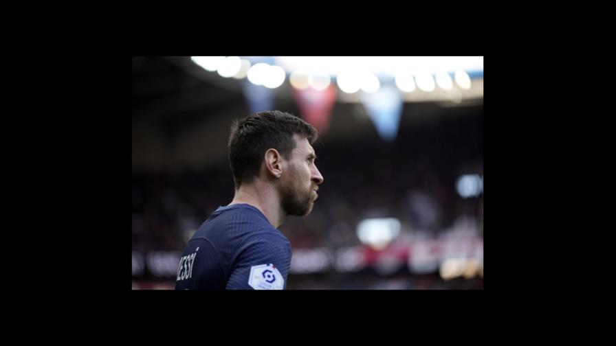 Tras silbidos en París, Lionel Messi busca arroparse en Argentina