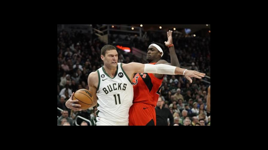 Bucks, con Antetokounmpo y Lopez, superan a Raptors