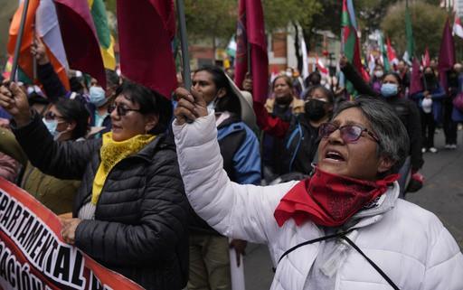 Tres semanas de protestas de maestros públicos en Bolivia