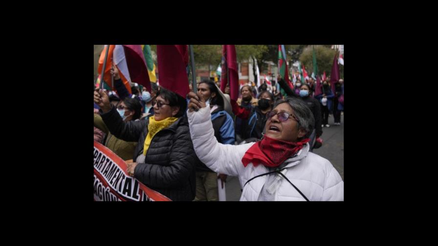 Tres semanas de protestas de maestros públicos en Bolivia