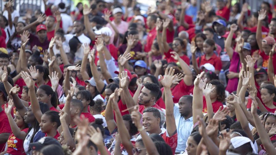 Realizan multitudinaria caminata de servicio y testificación con miles de jóvenes adventistas