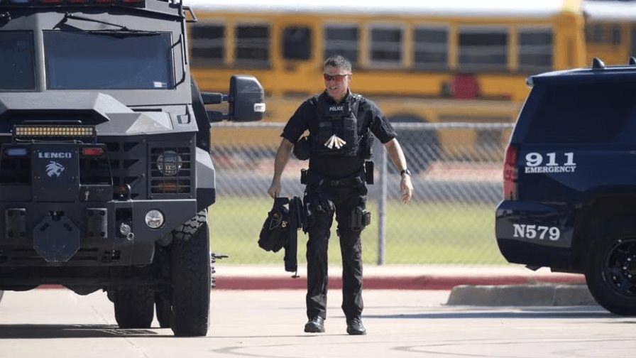 Muere uno de los dos estudiantes heridos en tiroteo en una escuela en Texas