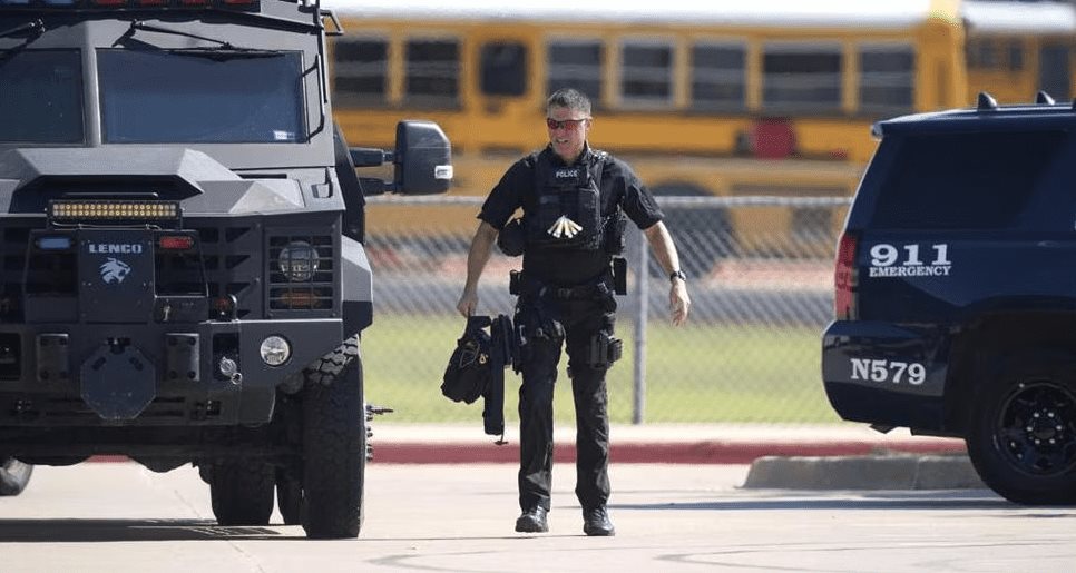 Dos estudiantes heridos en tiroteo en una escuela preparatoria en Texas