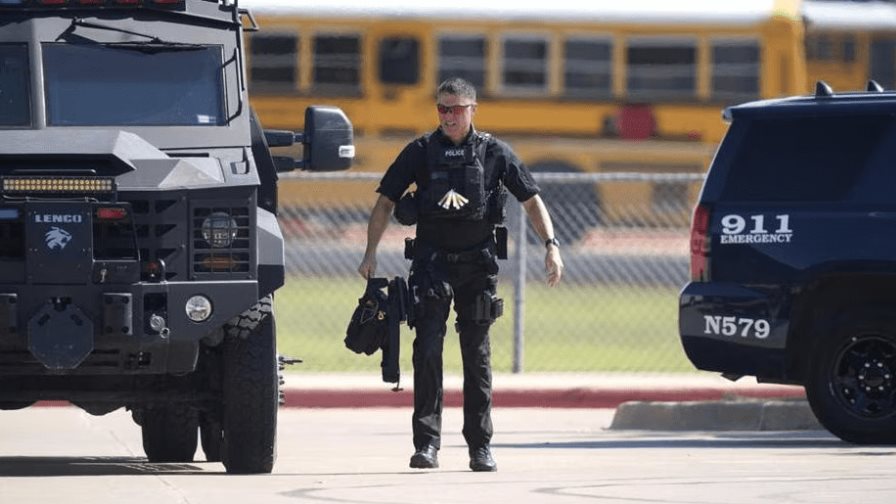 Dos estudiantes heridos en tiroteo en una escuela preparatoria en Texas