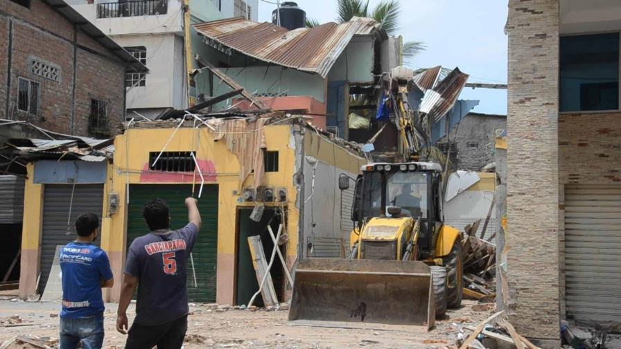 Sube a 15 el saldo de muertos por temblor en Ecuador y Perú