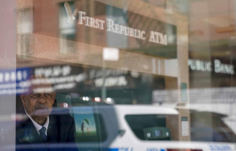 Las acciones de First Republic Bank se disparan un 23 % tras días de pánico