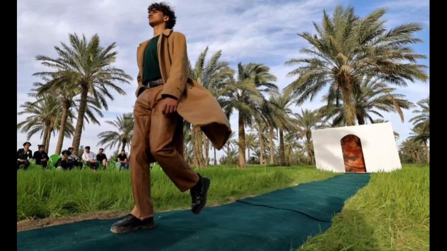 Jóvenes iraquíes proponen moda respetuosa del medio ambiente
