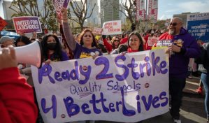 Empleados del distrito escolar de Los Ángeles inician huelga de tres días