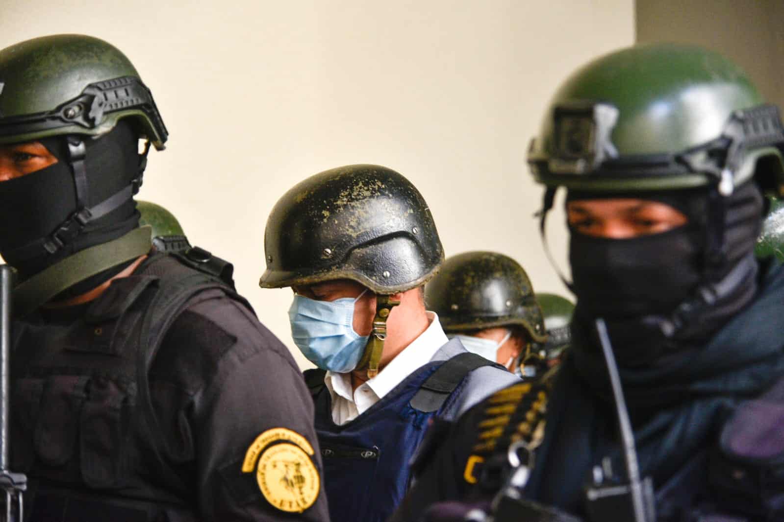 A los imputados en Operación Calamar se les acusa de manera preliminar de  “asociación de malhechores, desfalco, coalición de funcionarios, falsificación de documentos públicos y privados. 