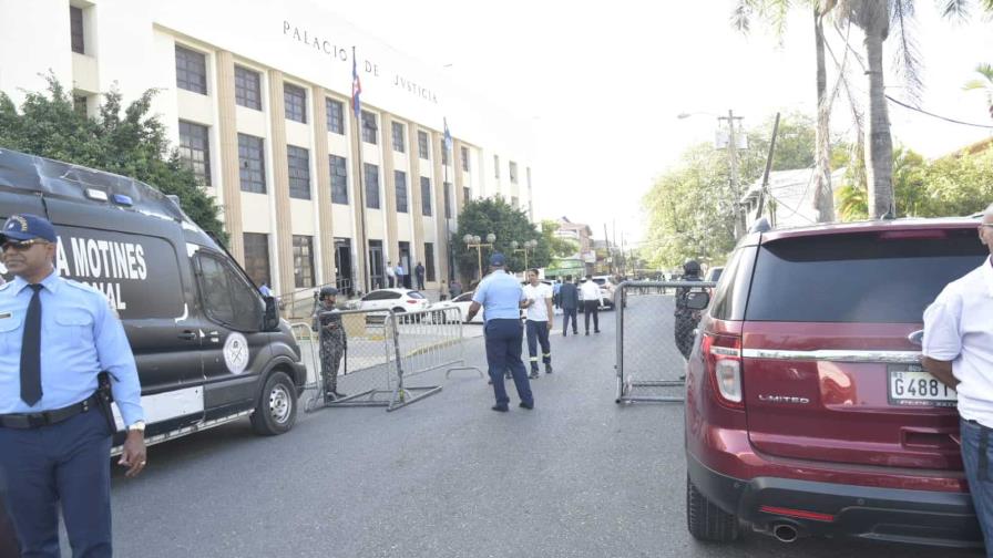 Refuerzan seguridad en la Fiscalía del Distrito Nacional tras incidentes por detenidos en Operación Calamar