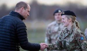 El pr&iacute;ncipe Guillermo visita por sorpresa a las tropas brit&aacute;nicas en la frontera con Ucrania