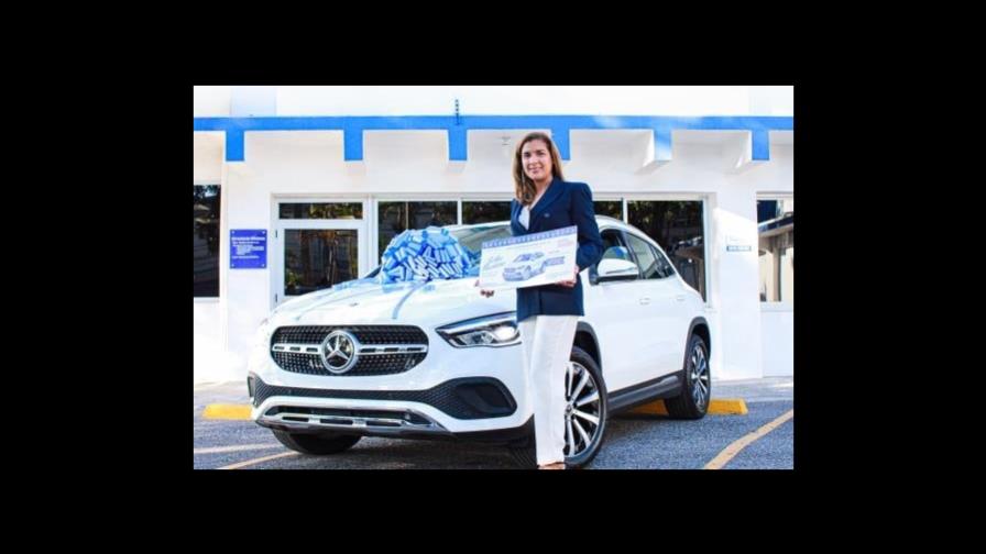 Rehabilitación hace entrega vehículo a ganadora de sorteo Rehabilitación hace entrega vehículo a ganadora de sorteo